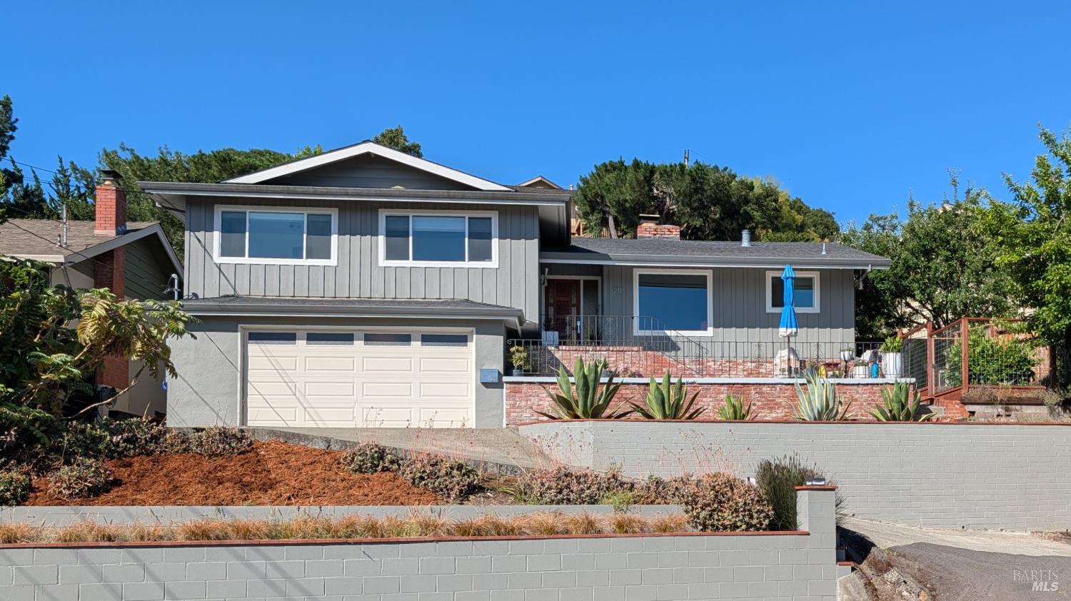 211 Hill Boulevard Petaluma CA 94952