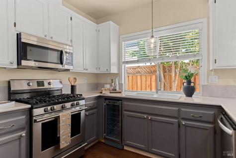 1040 Elsbree Lane Windsor CA 95492