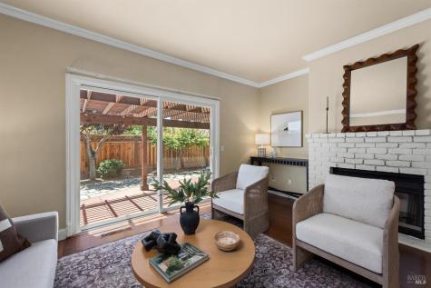 1040 Elsbree Lane Windsor CA 95492