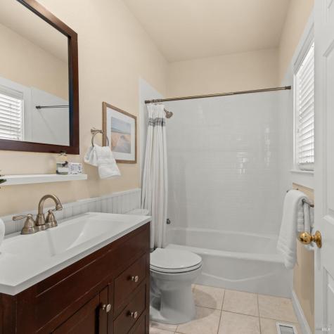 1040 Elsbree Lane Windsor CA 95492
