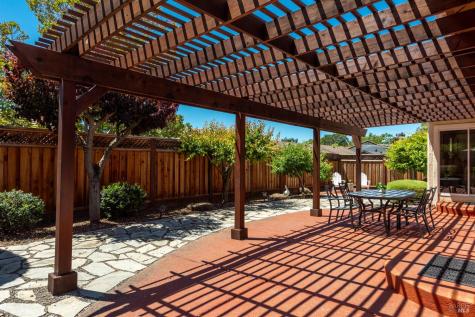 1040 Elsbree Lane Windsor CA 95492
