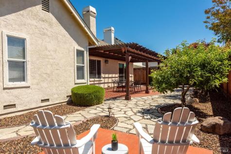 1040 Elsbree Lane Windsor CA 95492