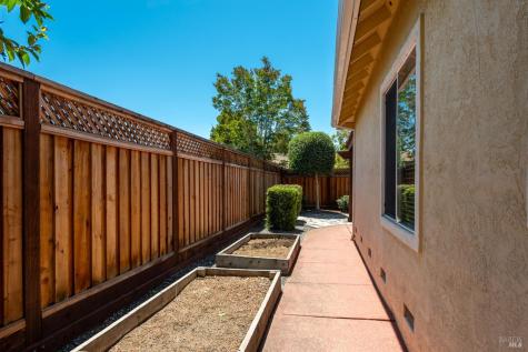 1040 Elsbree Lane Windsor CA 95492