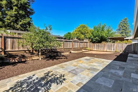 817 Gromo Court Healdsburg CA 95448