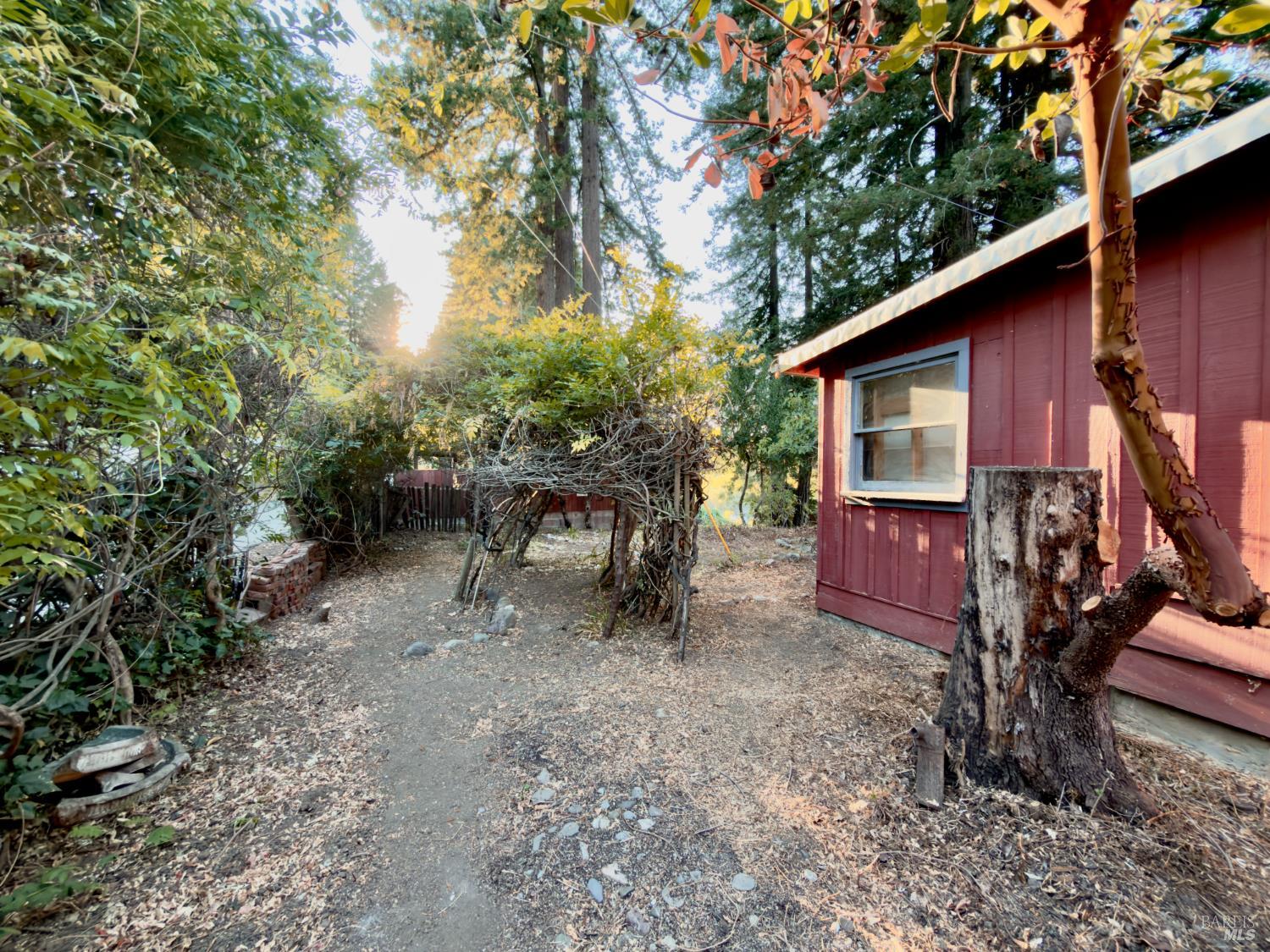 2001 Redwood Drive Healdsburg CA 95448
