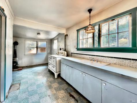 2001 Redwood Drive Healdsburg CA 95448