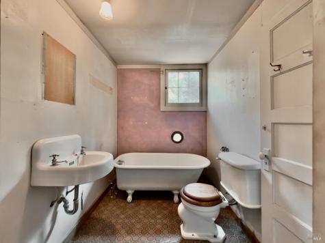2001 Redwood Drive Healdsburg CA 95448