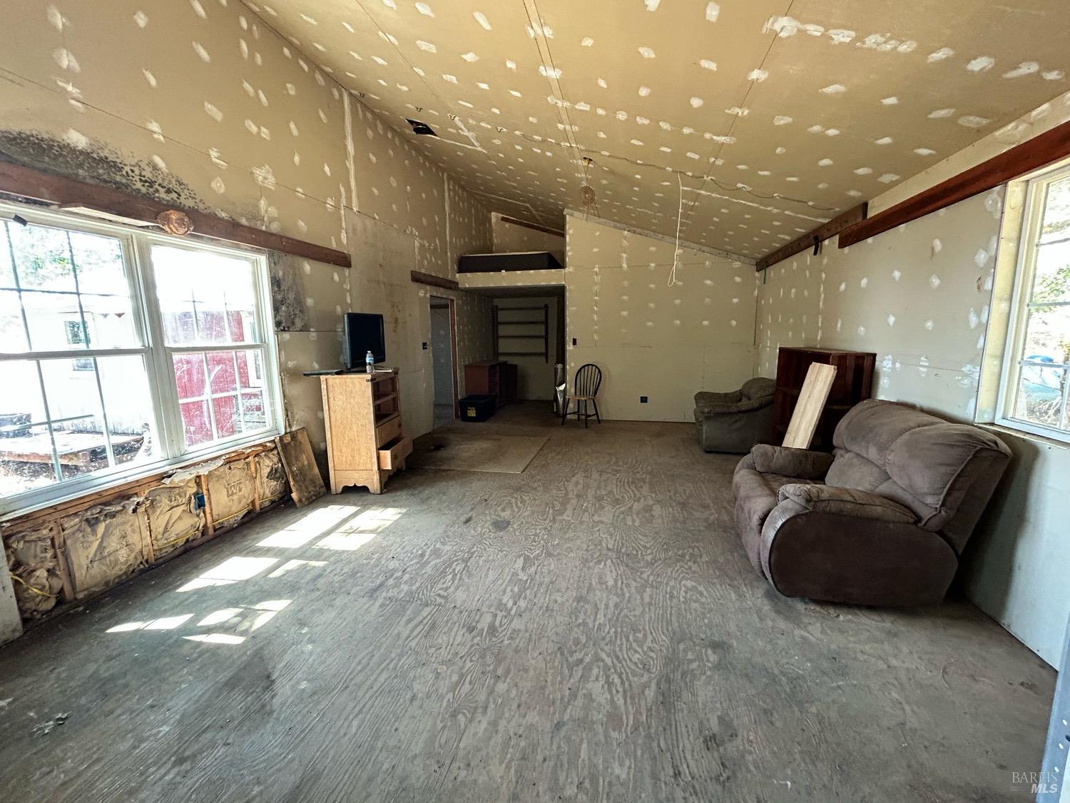 74250 Island Mountain Road Piercy CA 95587