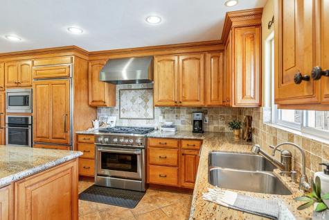 10 San Aleso Court Novato CA 94945