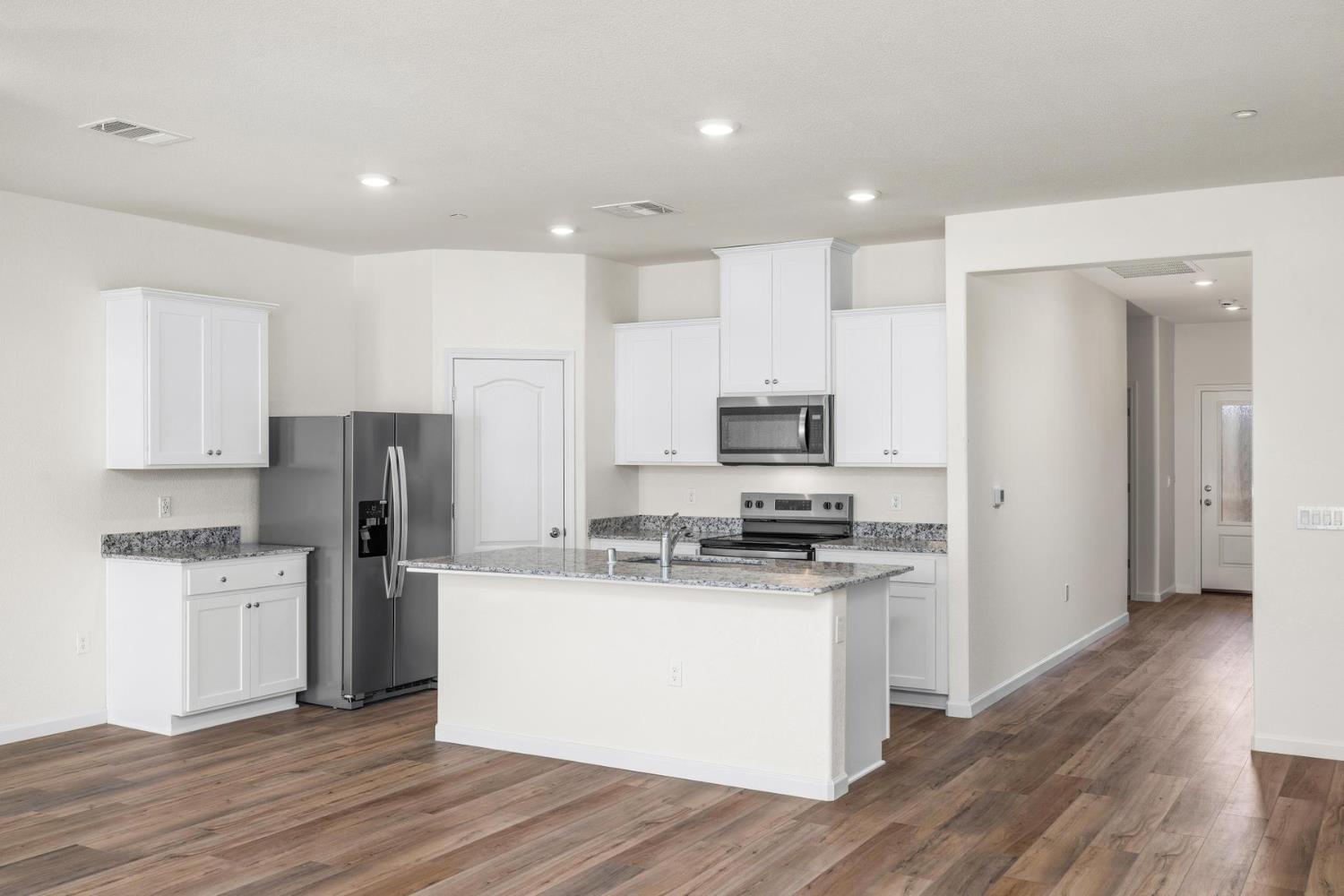 4512 Santa Fe Street Riverbank CA 95367