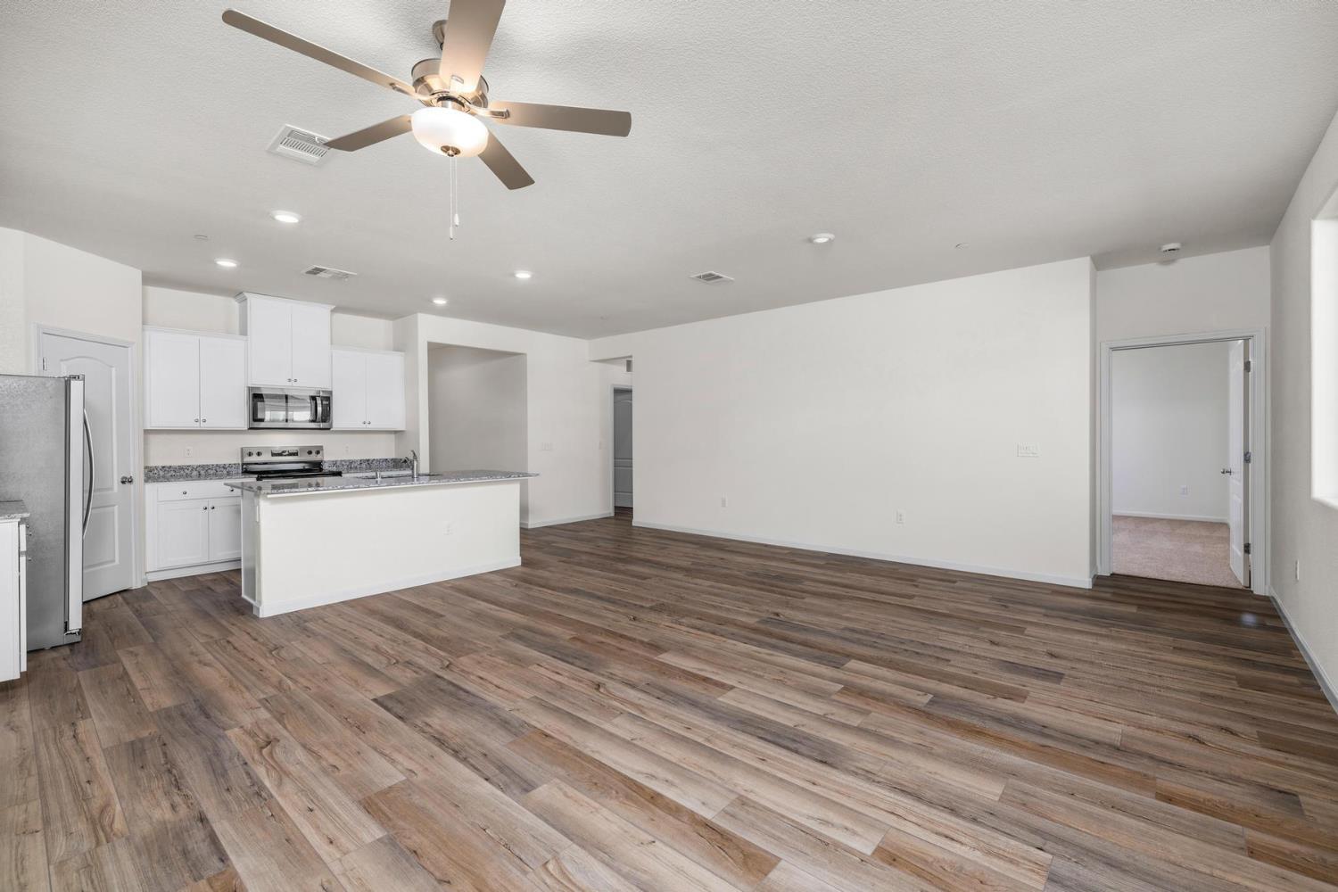 4512 Santa Fe Street Riverbank CA 95367