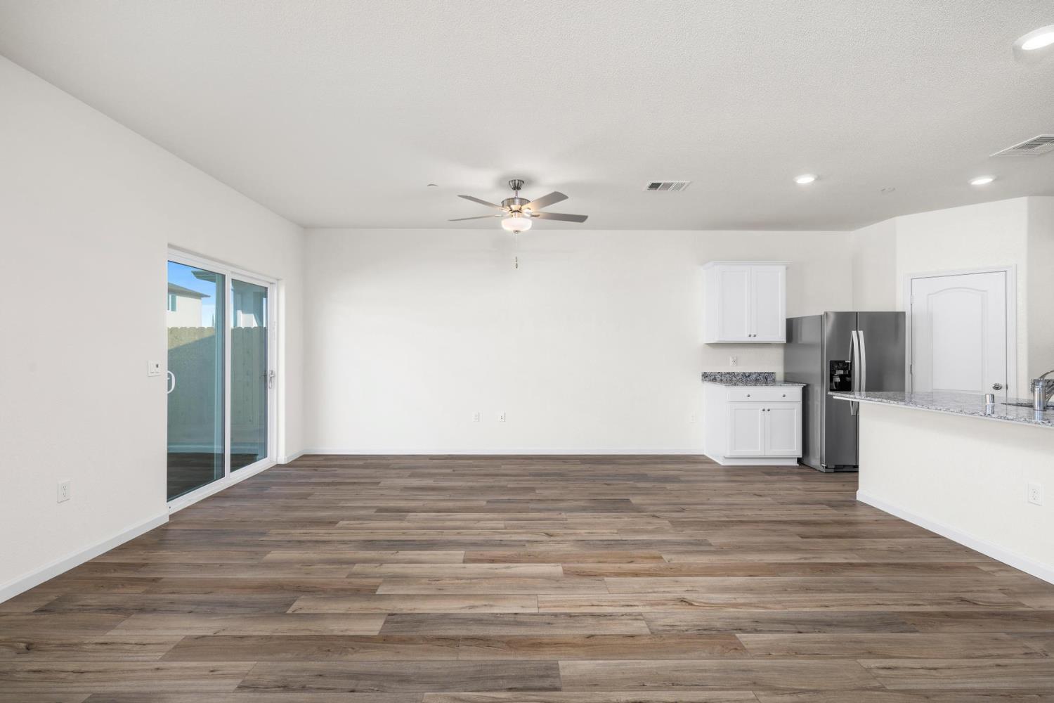 4512 Santa Fe Street Riverbank CA 95367