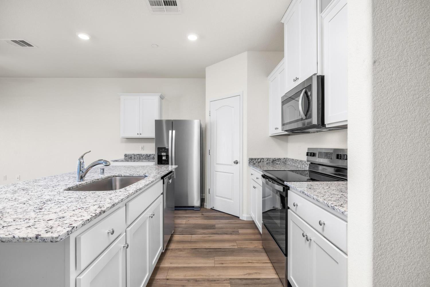 4512 Santa Fe Street Riverbank CA 95367