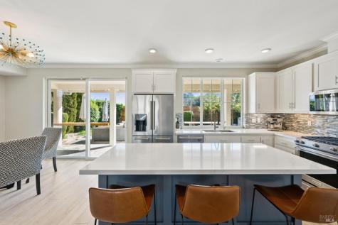 313 Sunrise Drive Cloverdale CA 95425