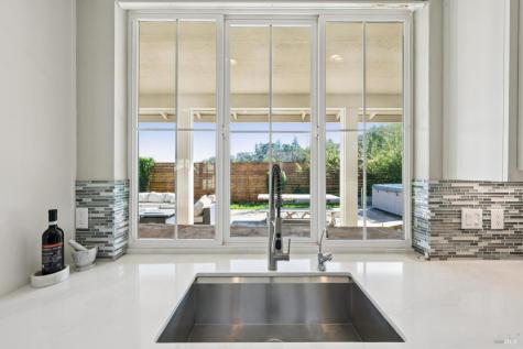 313 Sunrise Drive Cloverdale CA 95425