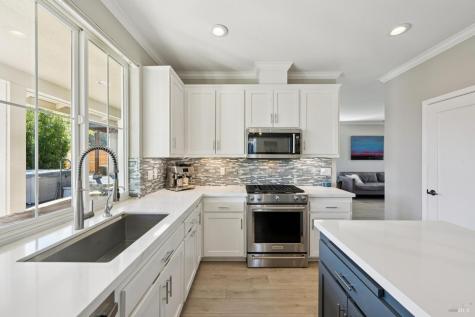 313 Sunrise Drive Cloverdale CA 95425