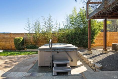 313 Sunrise Drive Cloverdale CA 95425