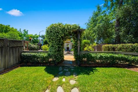 10041 Starr Road Windsor CA 95492