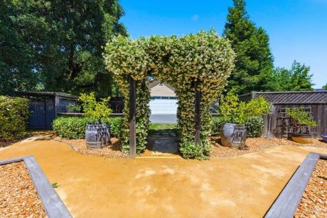 10041 Starr Road Windsor CA 95492