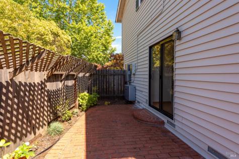 537 Emerald Park Court Santa Rosa CA 95409