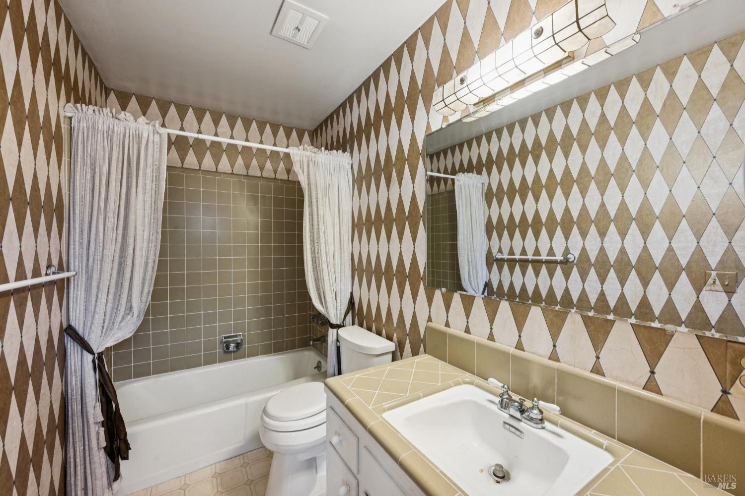 1203 Alberca Road Sonoma CA 95476