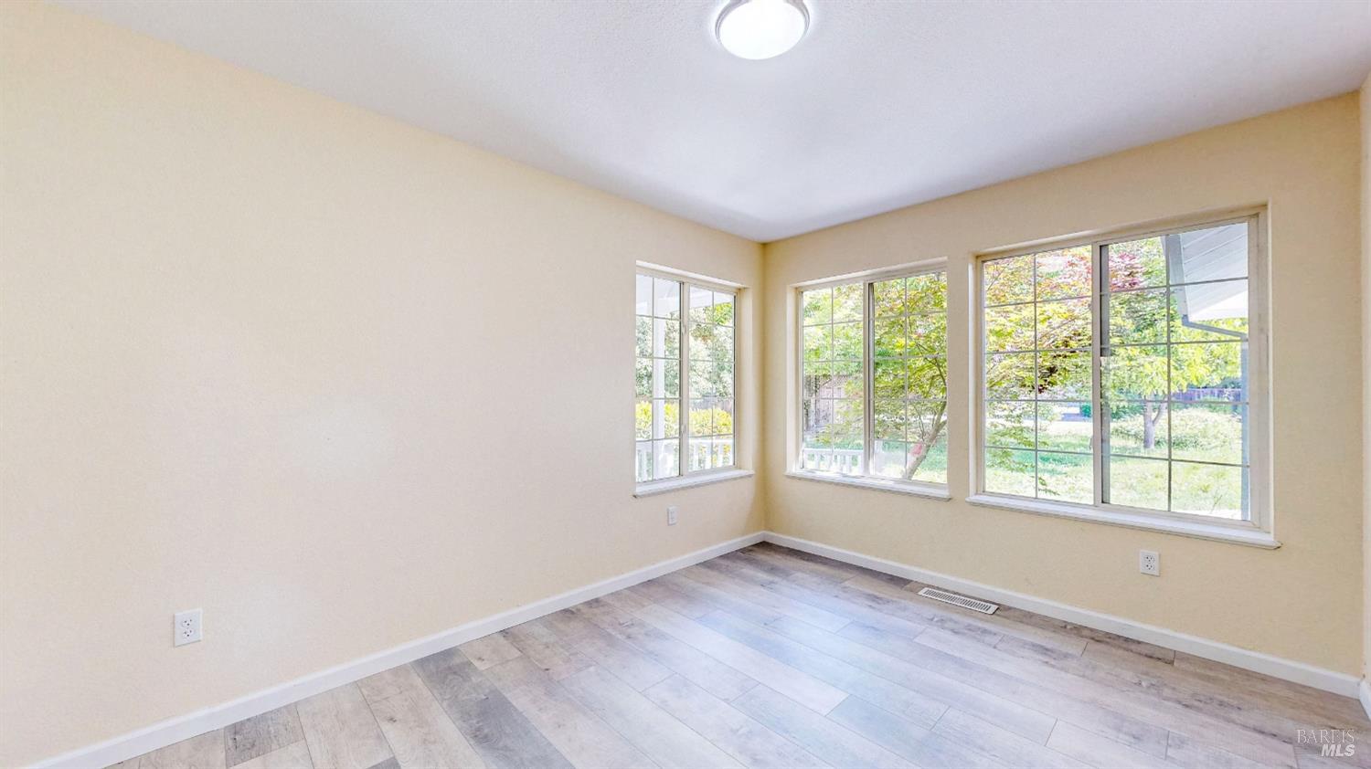 527-529 Middle Rincon Road Santa Rosa CA 95409