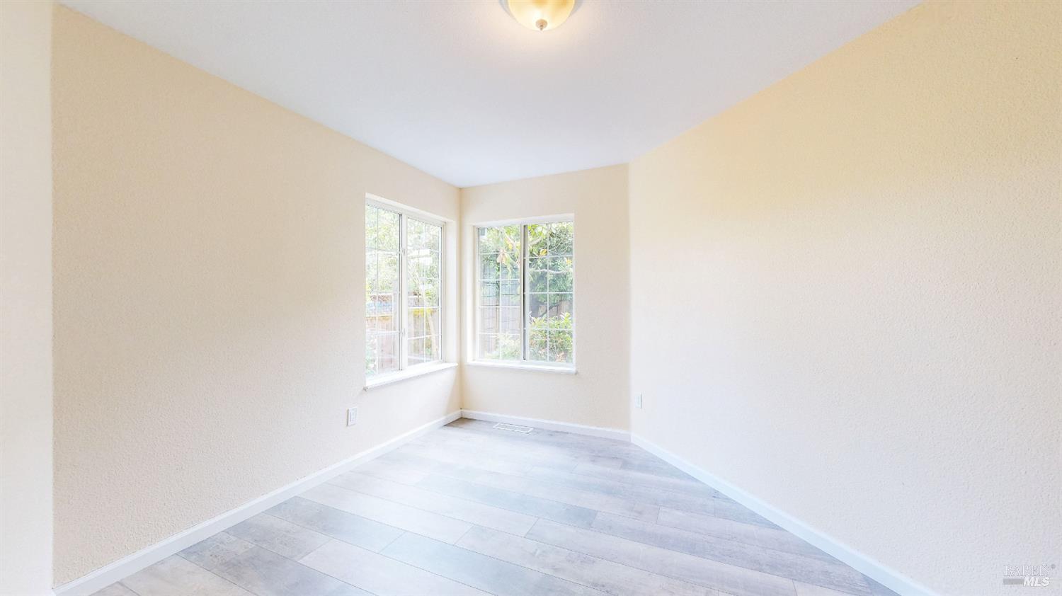 527-529 Middle Rincon Road Santa Rosa CA 95409