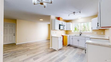 527-529 Middle Rincon Road Santa Rosa CA 95409