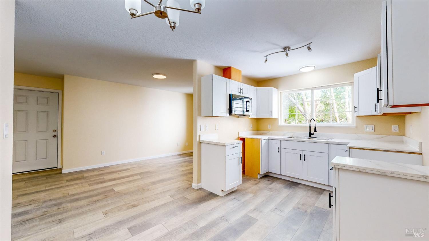 527-529 Middle Rincon Road Santa Rosa CA 95409