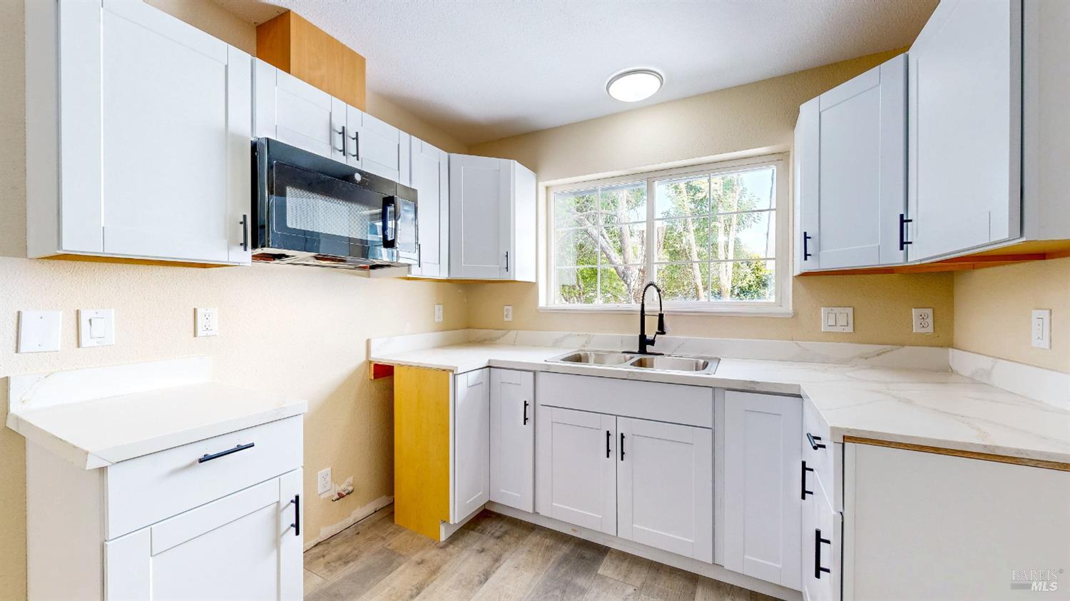 527-529 Middle Rincon Road Santa Rosa CA 95409