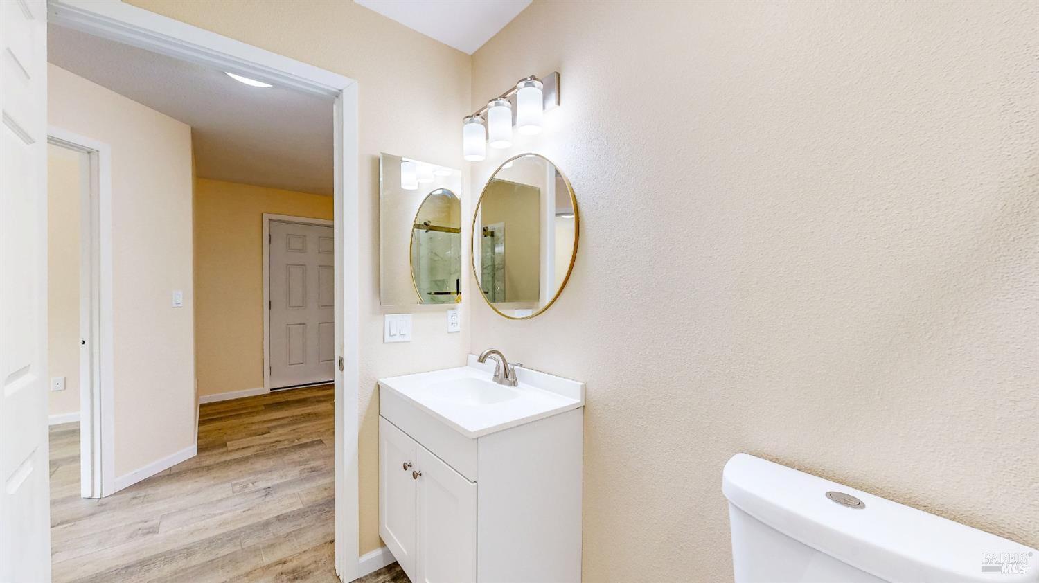 527-529 Middle Rincon Road Santa Rosa CA 95409