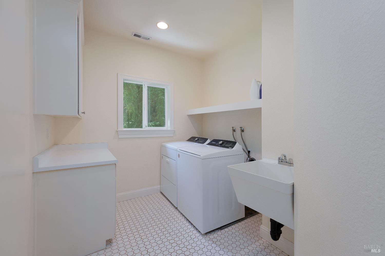 1247 Myszka Place Ukiah CA 95482
