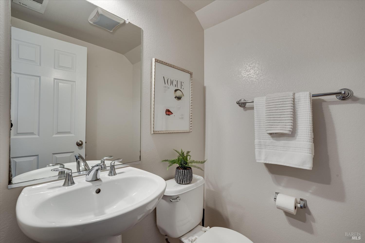 2462 Gilham Way Santa Rosa CA 95404
