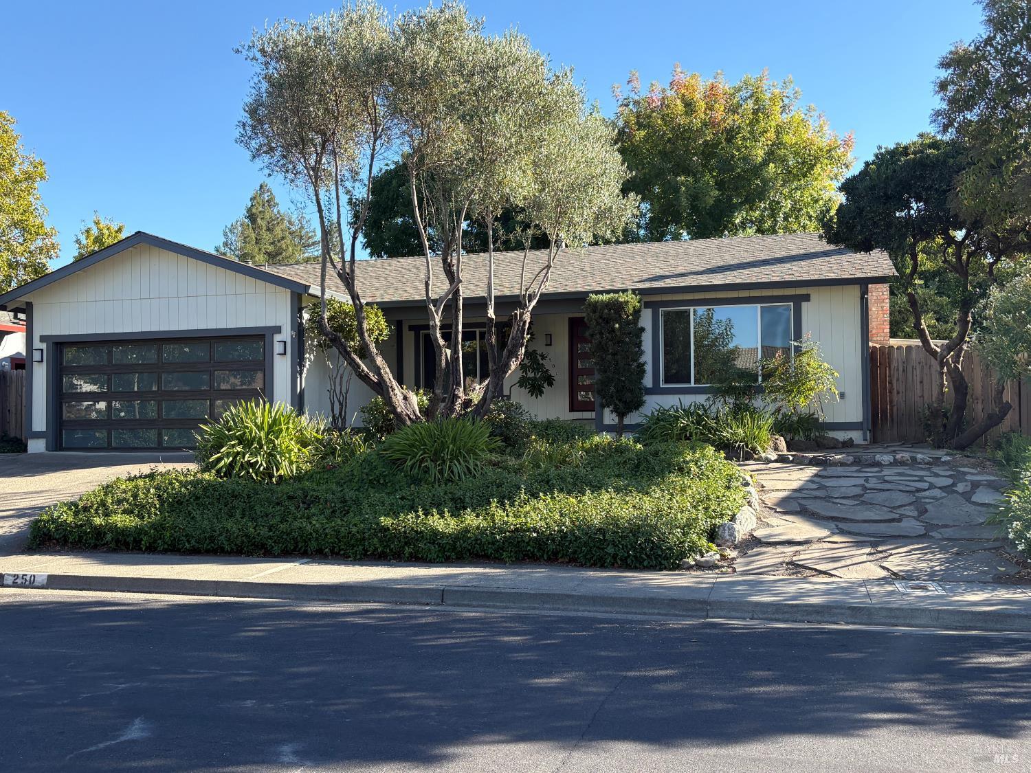 250 Monte Vista Avenue Healdsburg CA 95448