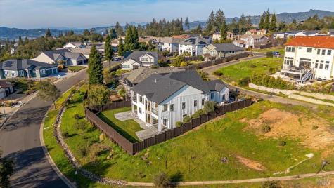 2116 Wedgewood Way Santa Rosa CA 95404