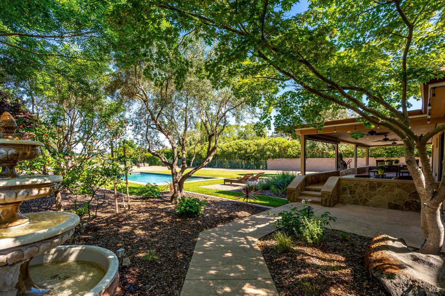 466 Pratt Avenue St. Helena CA 94574