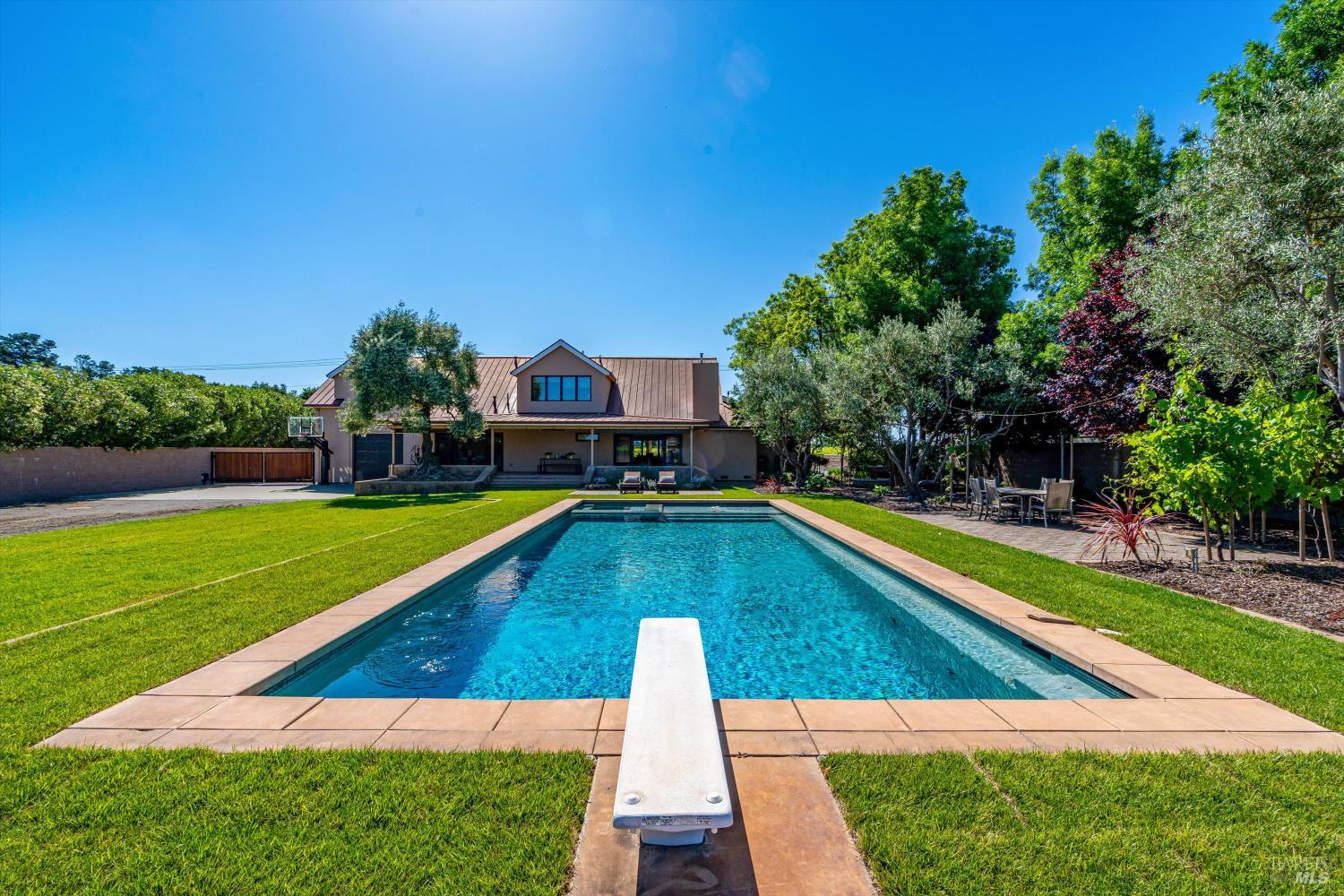 466 Pratt Avenue St. Helena CA 94574