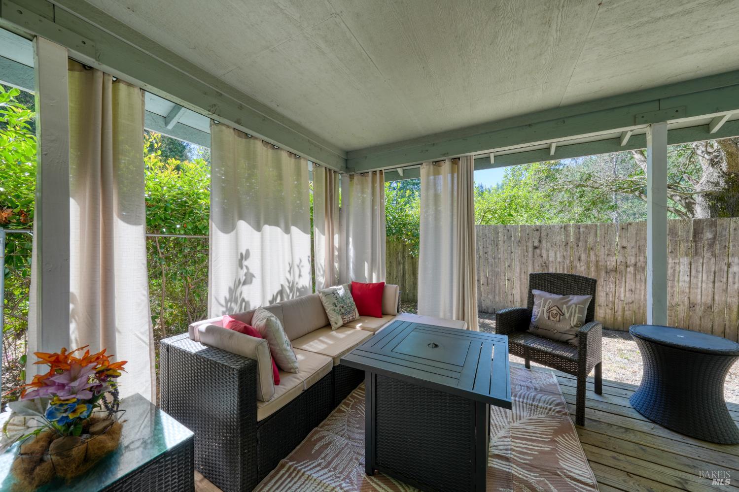 9945 Meadow Drive Cobb CA 95426