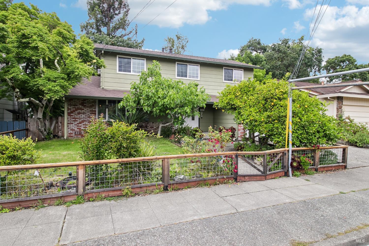 2227 Vallejo Street Santa Rosa CA 95404