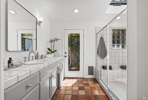 82 Shady Lane Ross CA 94957