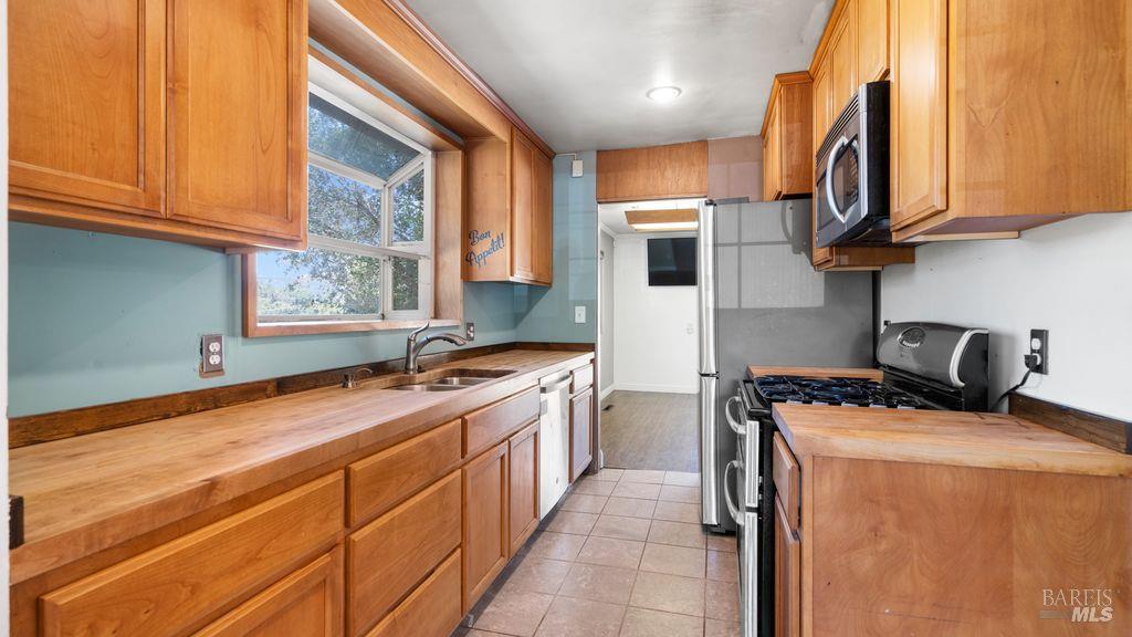 40 El Rancho Drive Cloverdale CA 95425