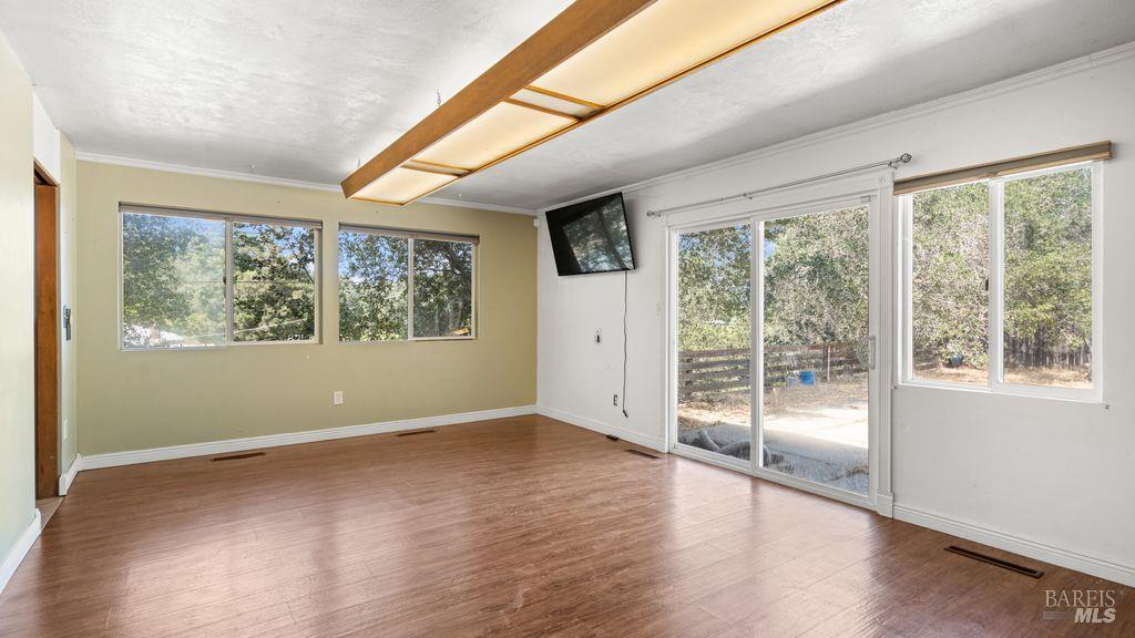 40 El Rancho Drive Cloverdale CA 95425