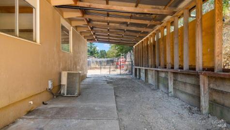 40 El Rancho Drive Cloverdale CA 95425