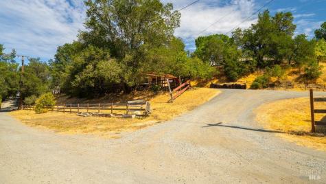 40 El Rancho Drive Cloverdale CA 95425