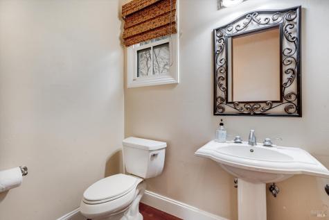 405 London Way Sonoma CA 95476