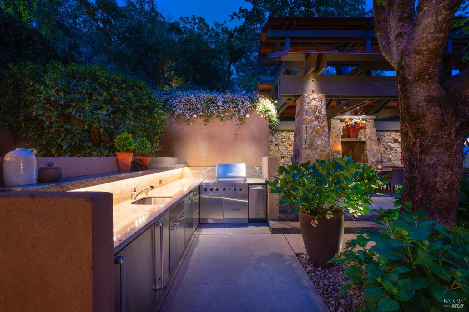 1250 Oakwood Lane St. Helena CA 94574