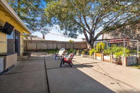 2216 Fremont Drive Santa Rosa CA 95409