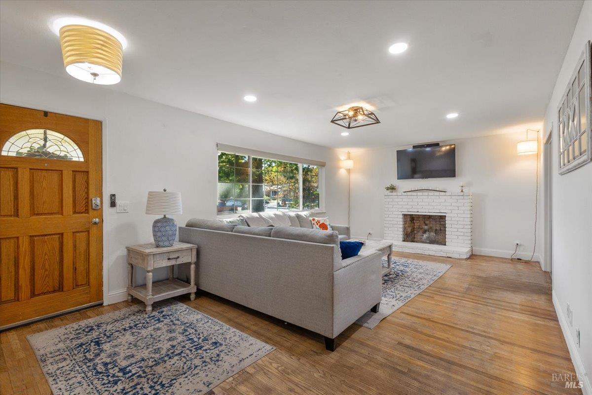 2216 Fremont Drive Santa Rosa CA 95409