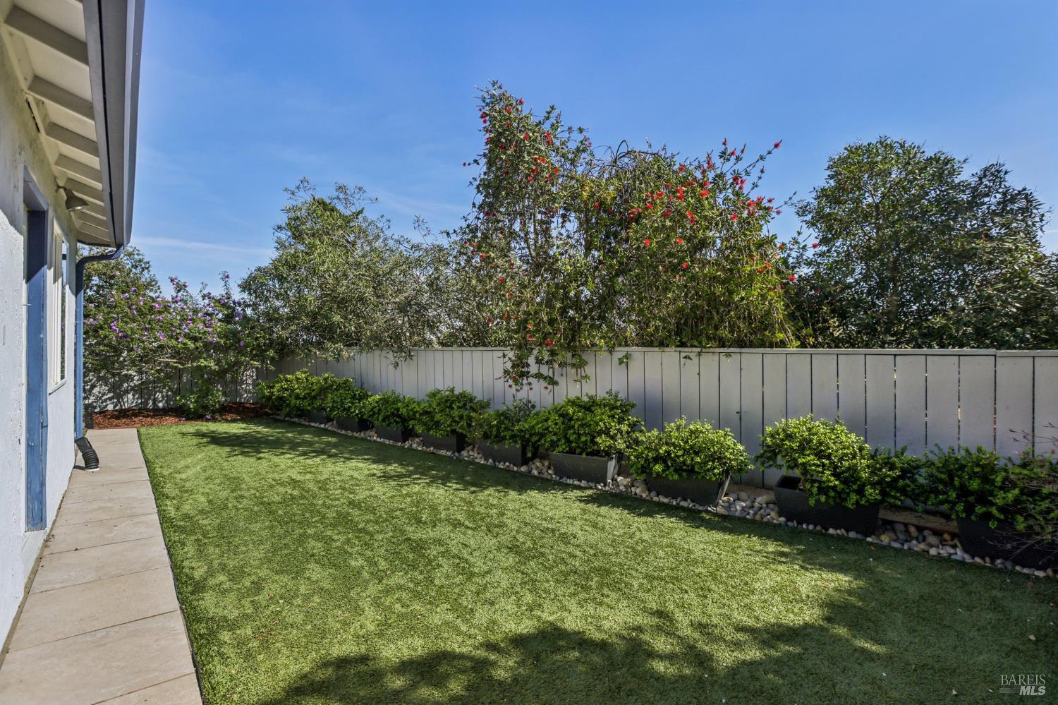 212 Eaton Court Benicia CA 94510