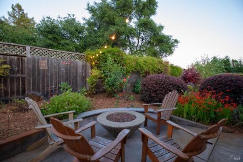 7135 Baker Lane Sebastopol CA 95472
